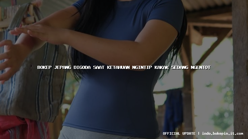 bokep jepang digoda saat ketahuan ngintip kakak sedang ngentot