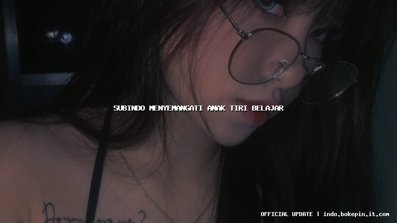 subindo menyemangati anak tiri belajar